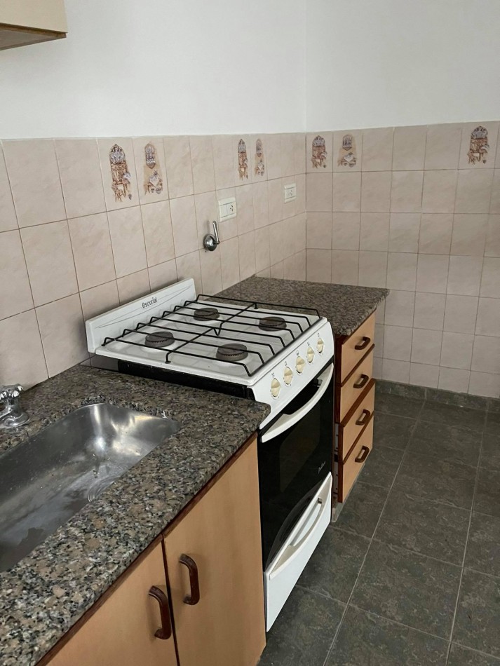 ALQUILER DPTO UN DORM EN 40 Y 122