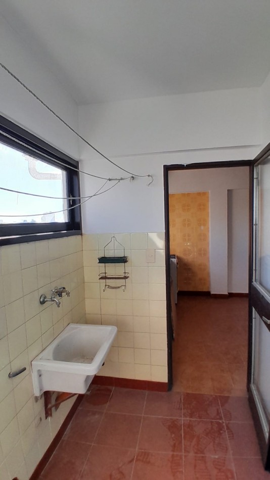 ALQUILER DPTO DOS DORM Y COCHERA EN 49 Y 13