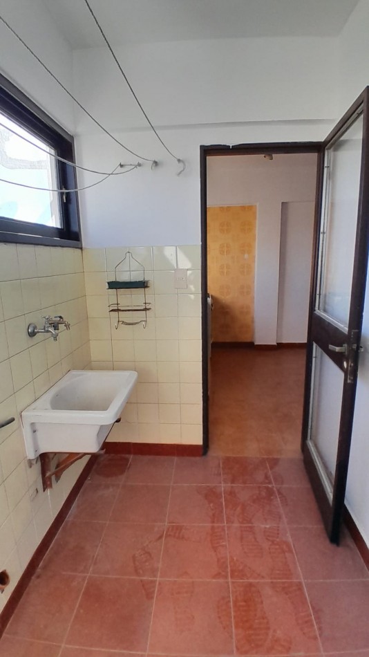 ALQUILER DPTO DOS DORM Y COCHERA EN 49 Y 13