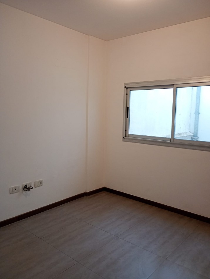 Alquiler depto 2 dormitorios + cochera 42 e/10 y 11 