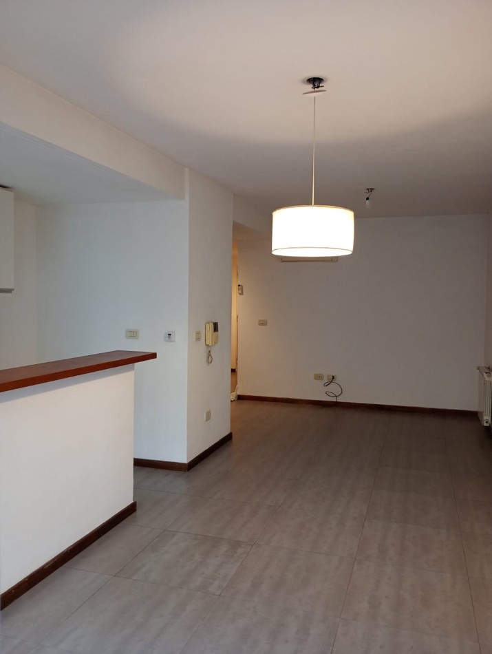 Alquiler depto 2 dormitorios + cochera 42 e/10 y 11 