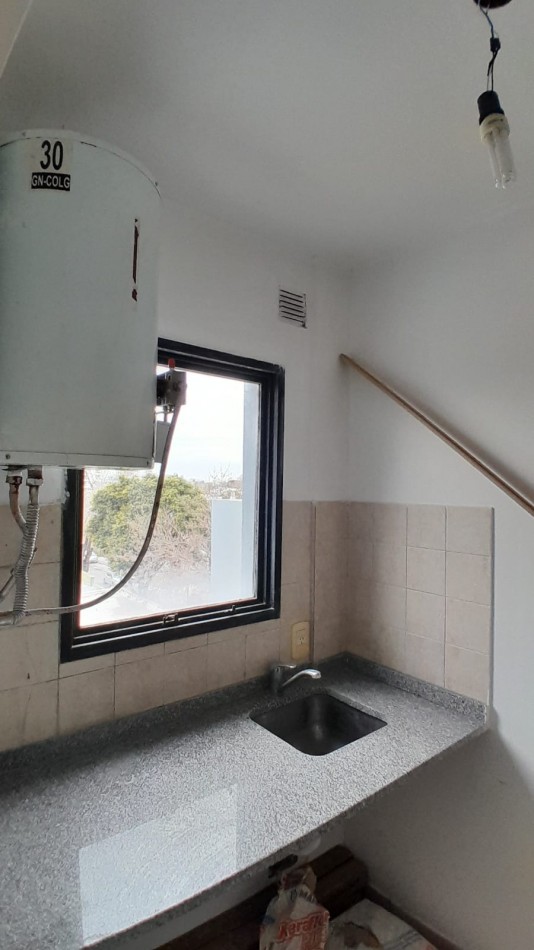 Alquiler duplex en edificio dos dormitorios 6 esquina 67