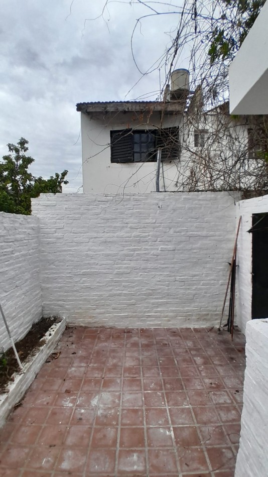 Alquiler PH 1 dormitorio 67 y 117 S/EXPENSAS