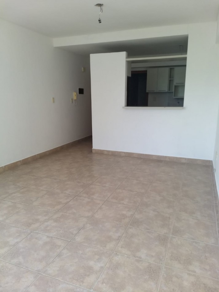 Alquiler monoambiente 51 e/18 y 19 