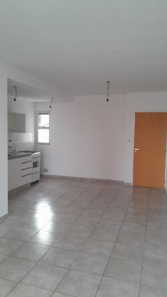Alquiler monoambiente Av.13 e/63 y 64