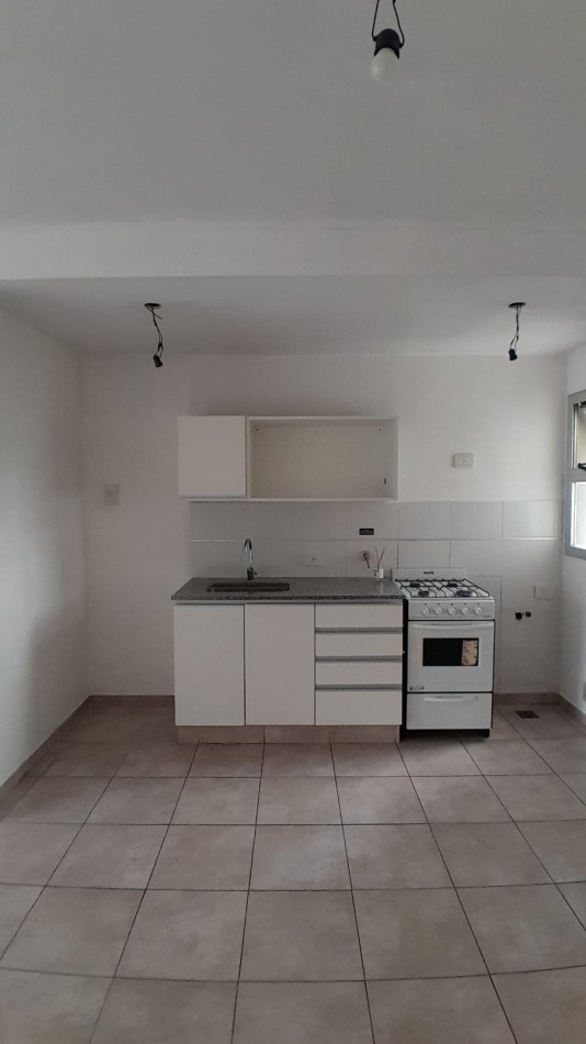 Alquiler monoambiente Av.13 e/63 y 64