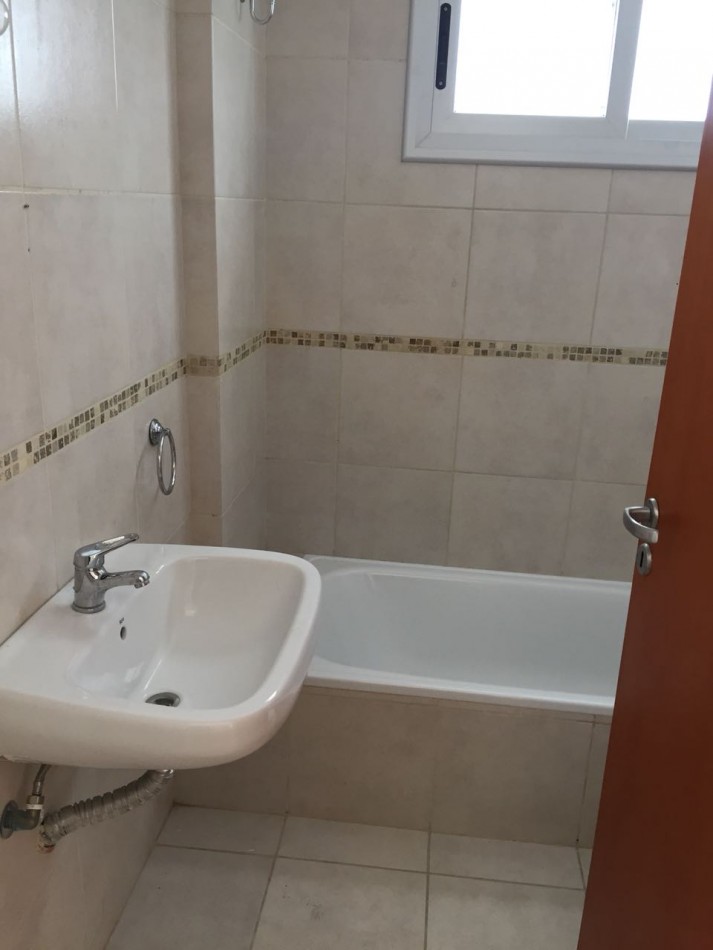 Alquiler depto 1 dormitorio c/cochera Av. 7 e/36 y 37 