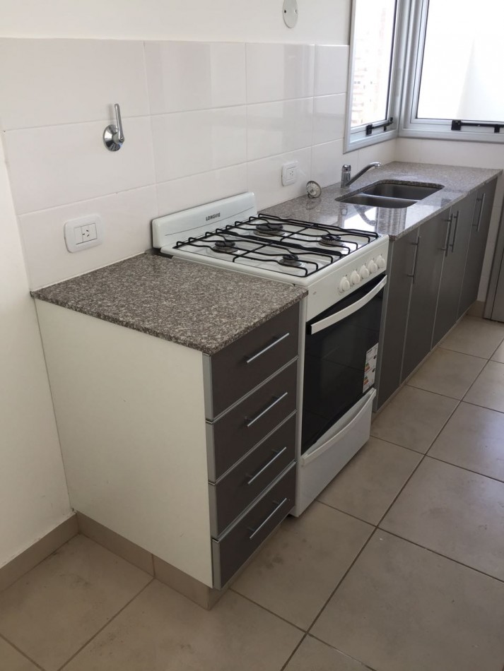 Alquiler depto 1 dormitorio c/cochera Av. 7 e/36 y 37 