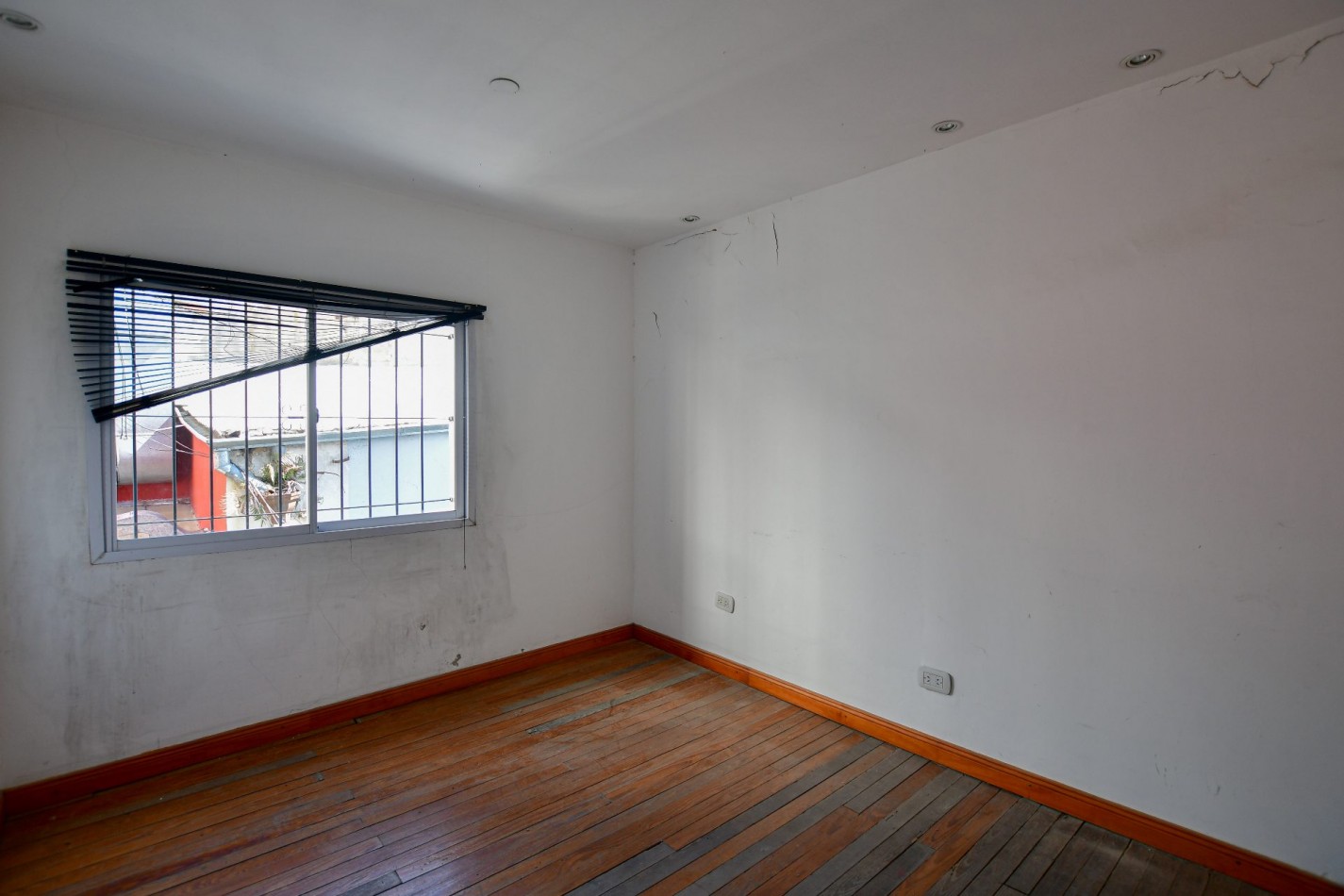 Alquiler importante oficina calle 50 y Diag.80