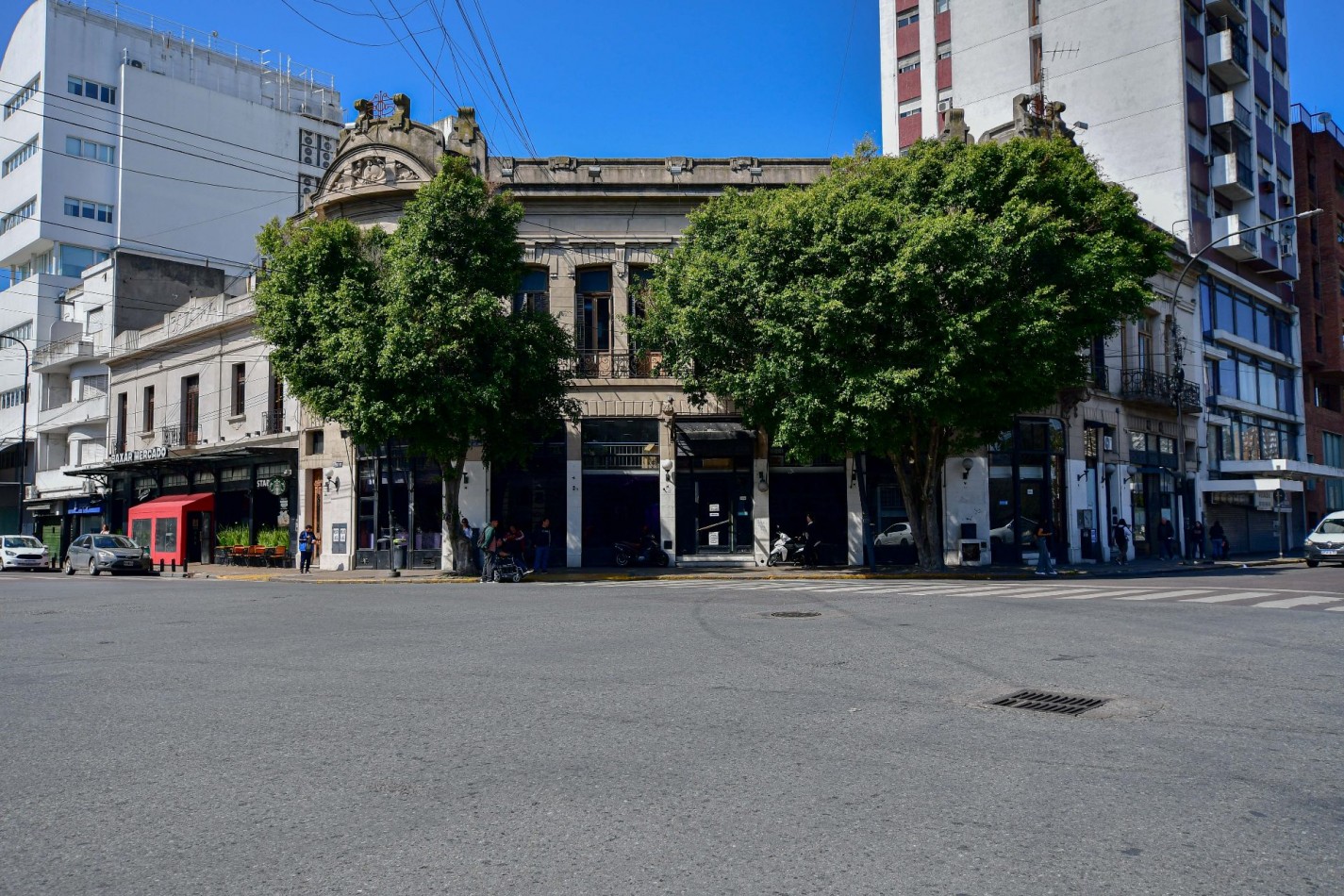 Alquiler importante oficina calle 50 y Diag.80
