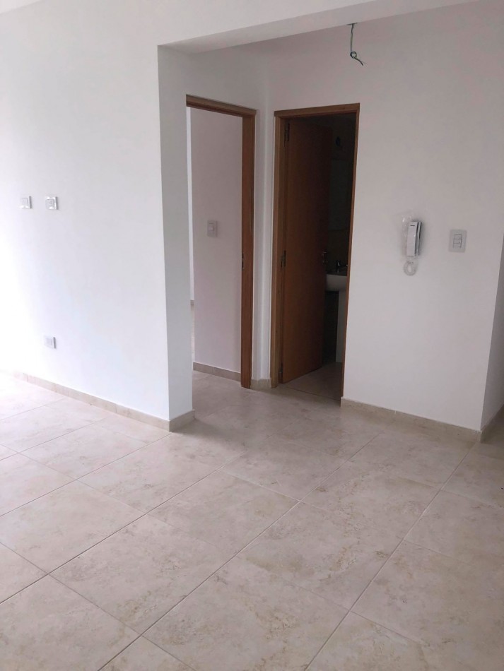ALQUILER DPTO UN DORM Y COCHERA EN 5 Y 62