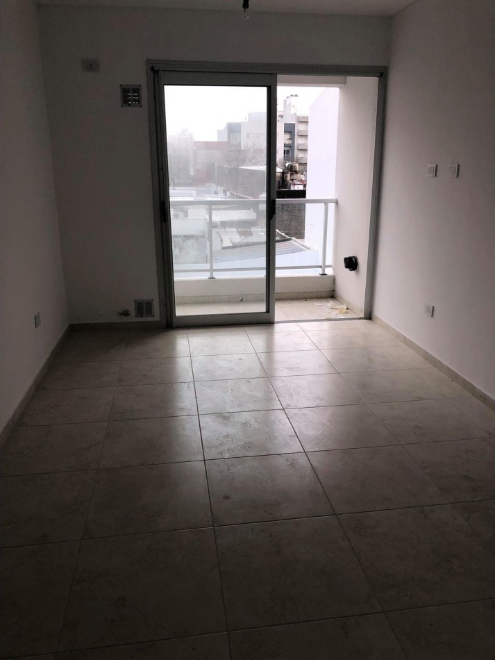 ALQUILER DPTO UN DORM Y COCHERA EN 5 Y 62