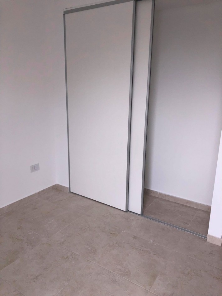 ALQUILER DPTO UN DORM Y COCHERA EN 5 Y 62
