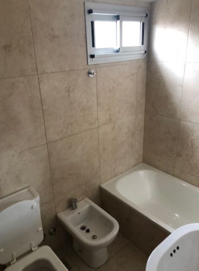 VENTA MONOAMBIENTE CON COCHERA EN 5 Y62